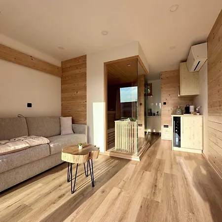 Desiree With Sauna&hottube At Potatoland Lux *