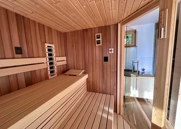 Desiree With Sauna&hottube At Potatoland Lux *